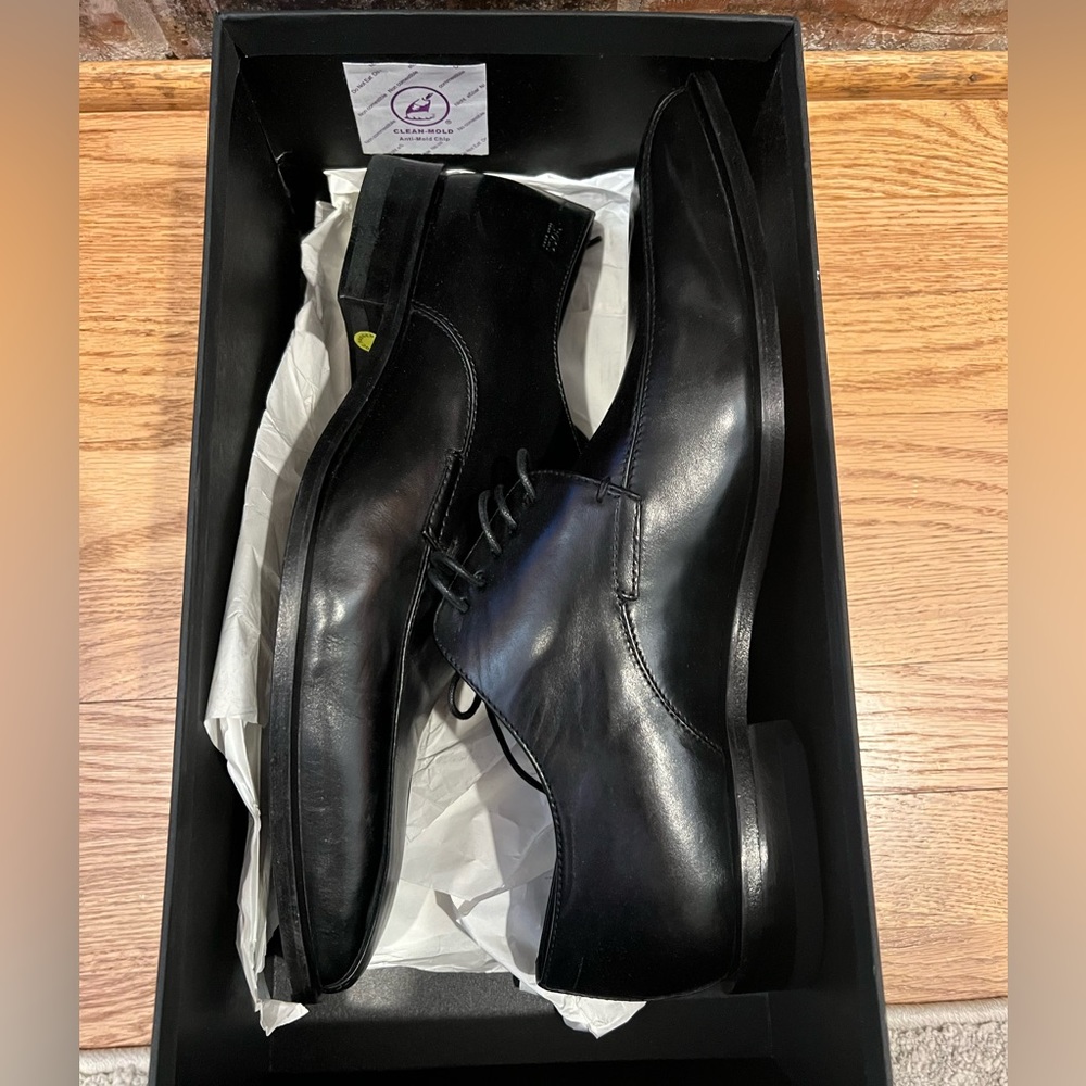 Basking BOSS Hugo Boss men’s lace up dress shoe